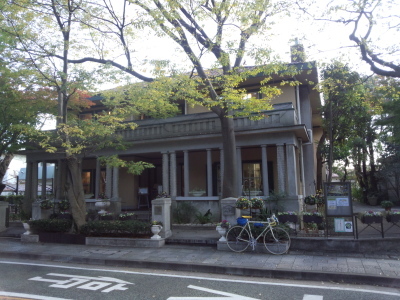 横浜紅葉と建物