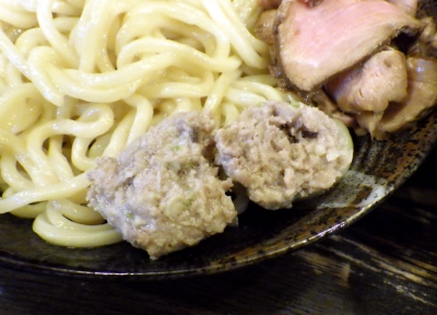 綿麺 フライデーナイト Part141 (17/11/24) あつもり塩つけ麺 団子入り（肉団子のアップ）