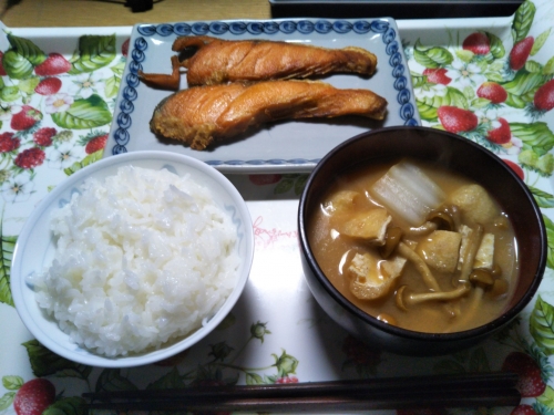 焼鮭となめこ汁