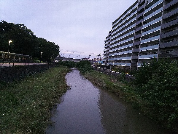 台風一過の空堀川