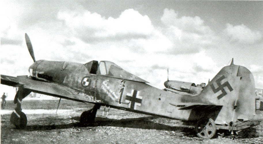 Focke-Wulf-Fw-190D9-JV44-Red-1-Heiz-Sachsenberg-Germany-1945-01_zps663f13c7