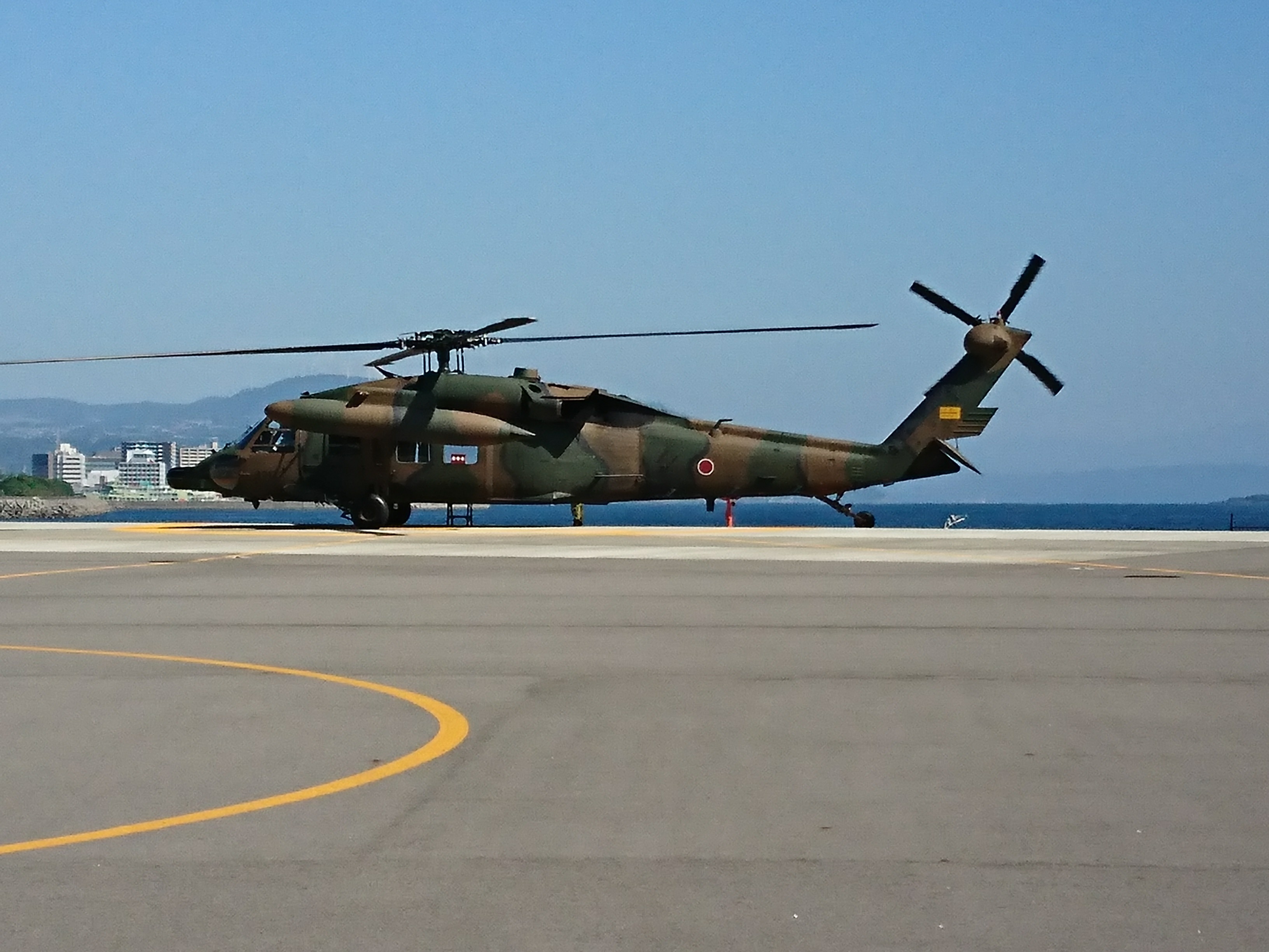 陸上自衛隊UH 60JA多用途ヘリコプター   チャリ典と鹿児島の風に吹かれて