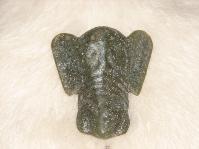 象頭の玉器