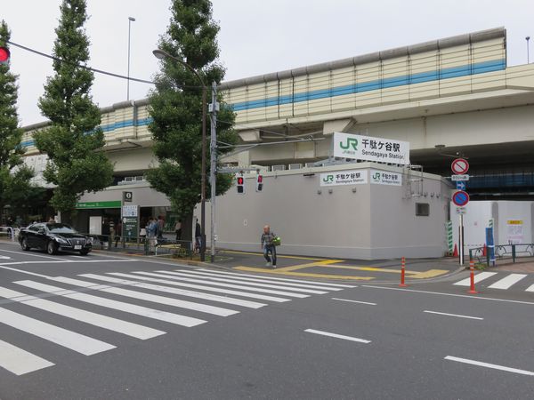 年9月18日より使用が開始された千駄ヶ谷駅仮駅舎